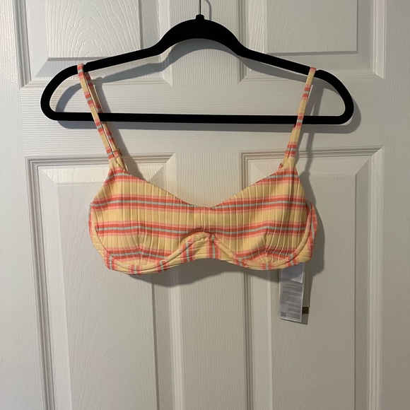 Billabong Swim Top (NWT) - Picture 2 of 3